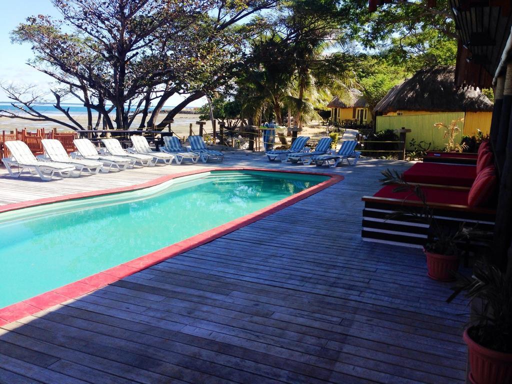 Funky Fish Beach&Surf Resort Solevu Exterior foto