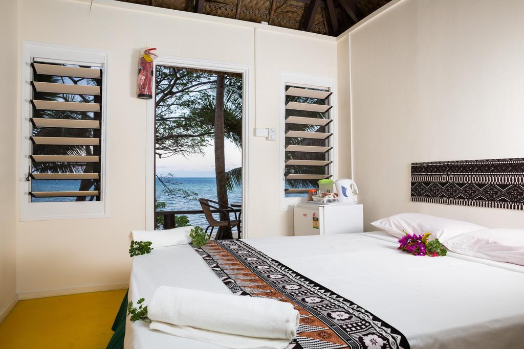Funky Fish Beach&Surf Resort Solevu Exterior foto