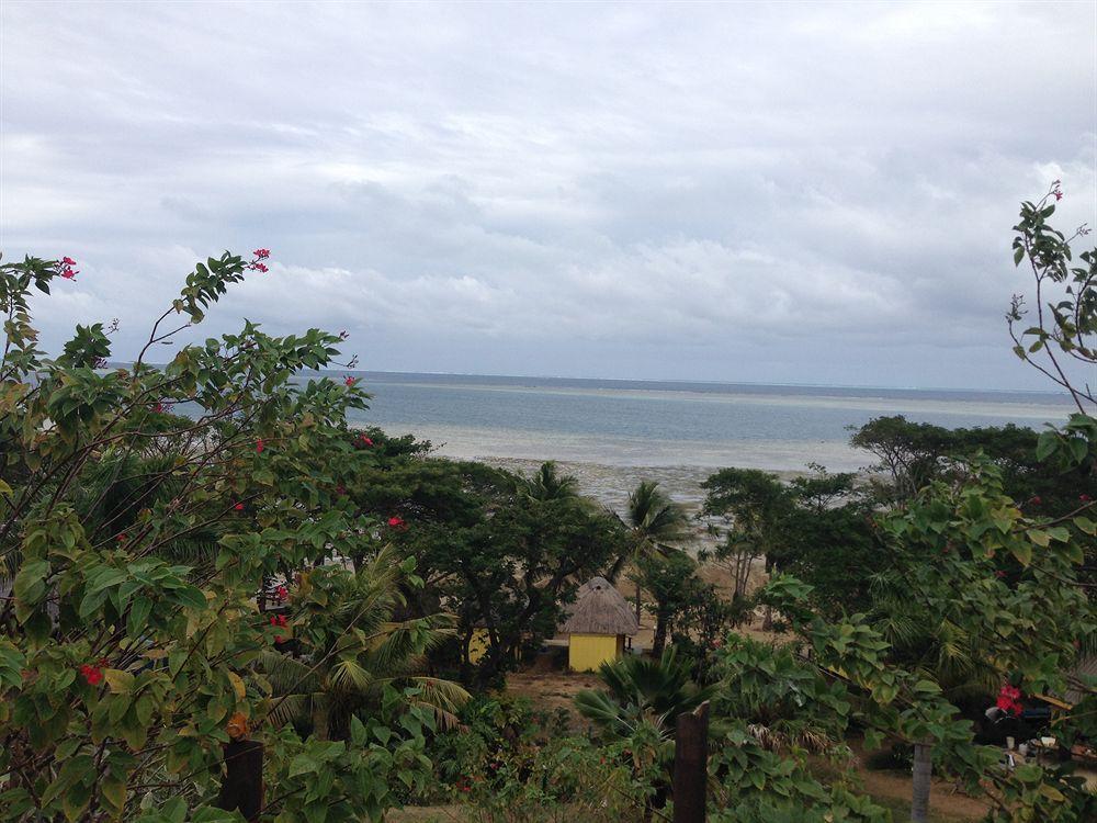 Funky Fish Beach&Surf Resort Solevu Exterior foto