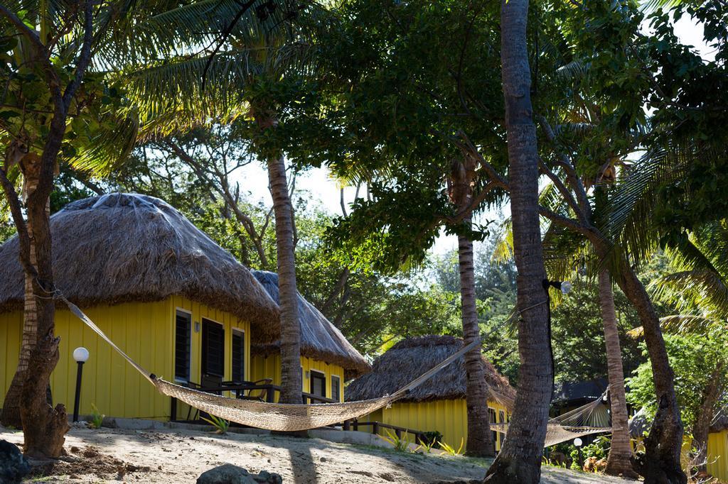 Funky Fish Beach&Surf Resort Solevu Exterior foto